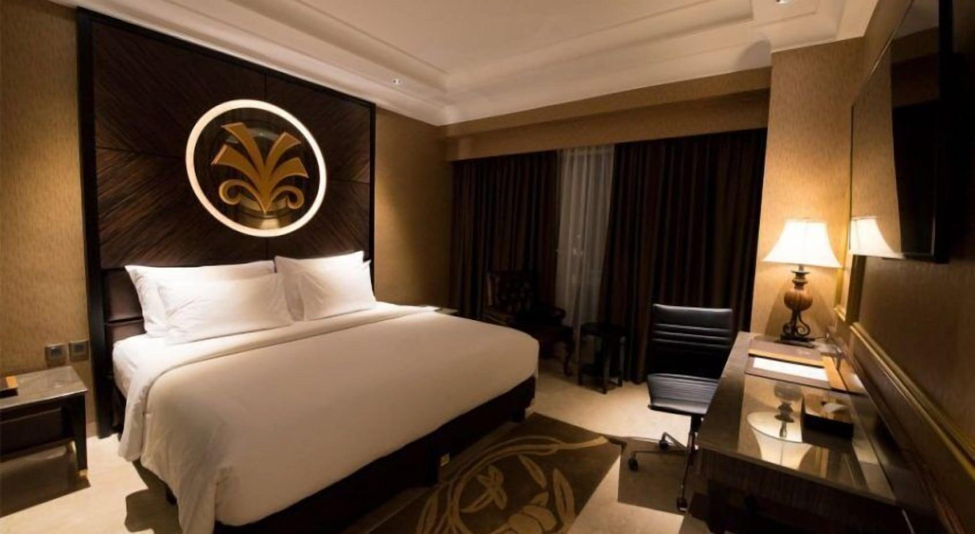Myko Hotel & Convention Center Makassar Exterior photo